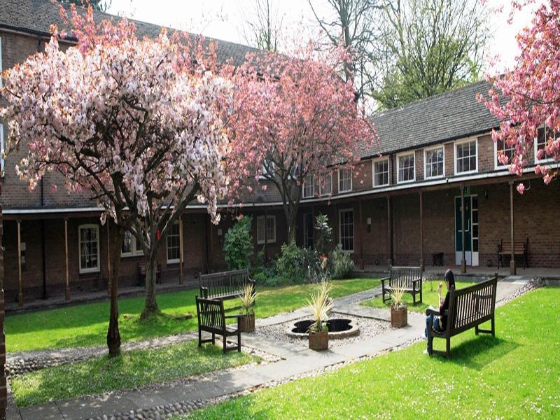Hotel Luther King House 2*