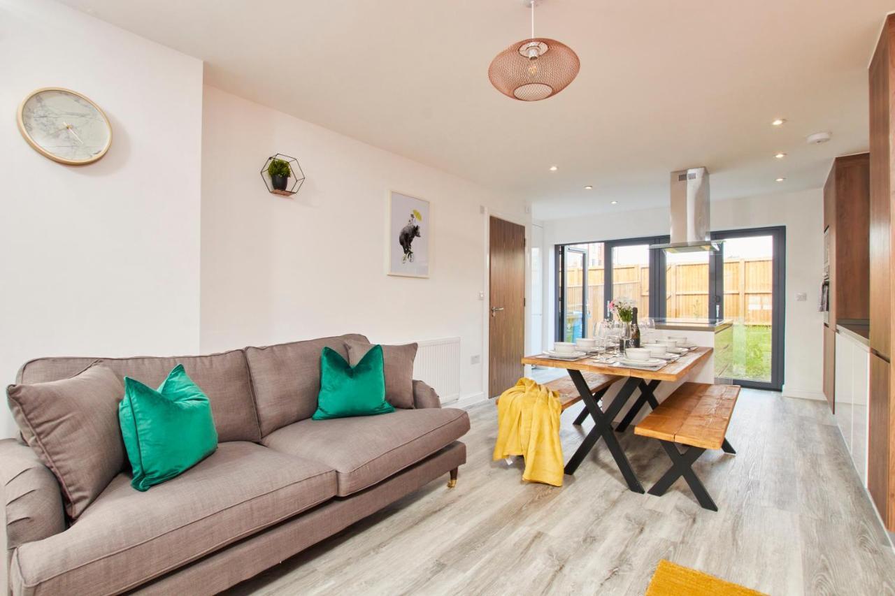 Beaut 5 Bed House W Parking Manchester