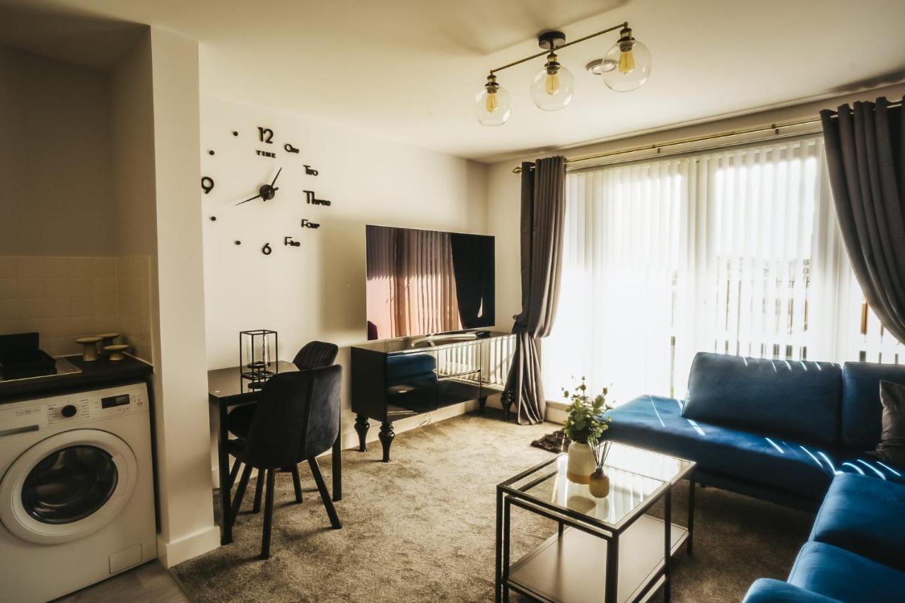 Chic 2 Bedroom Salford Quays The Lowry Apartment *