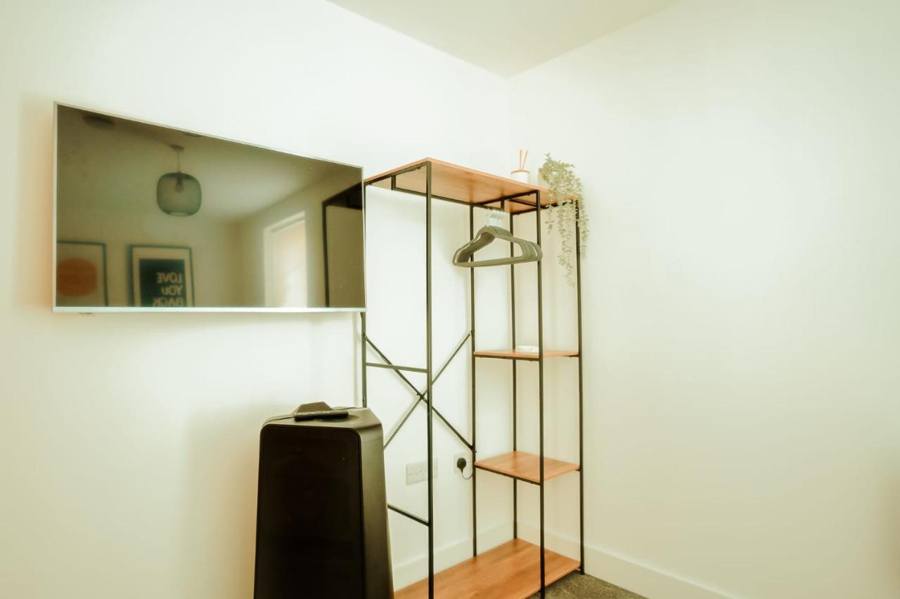 Chic 2 Bedroom Salford Quays The Lowry Apartment