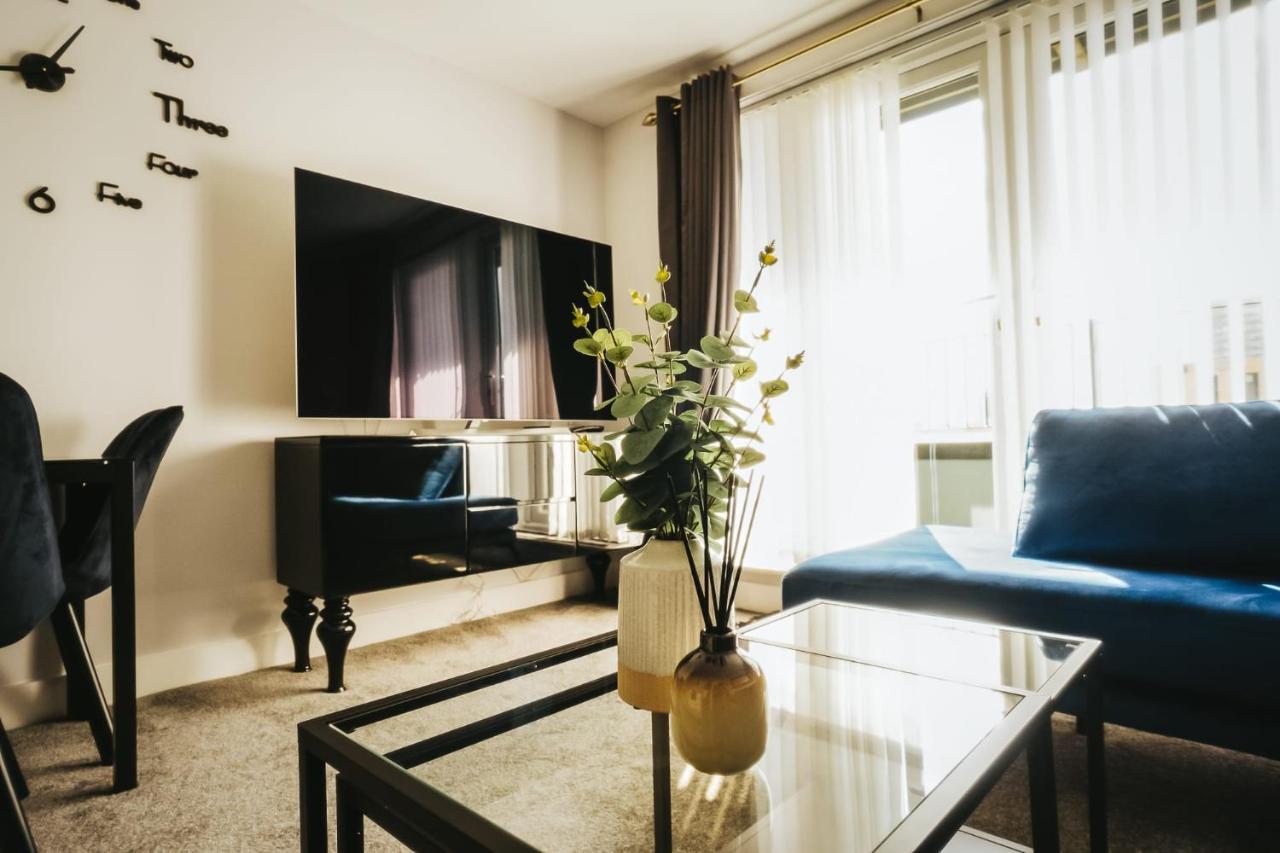 Apartment Chic 2 Bedroom Salford Quays The Lowry