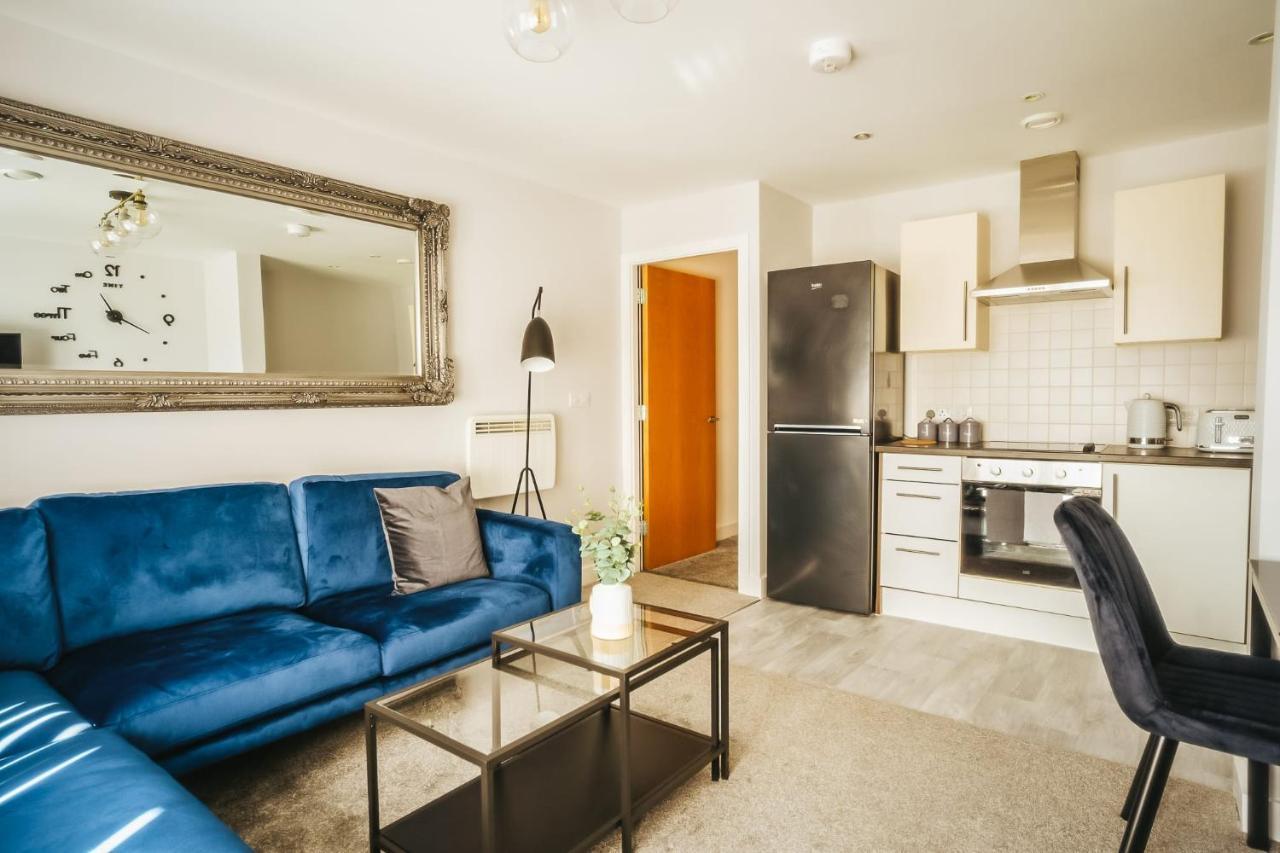 Chic 2 Bedroom Salford Quays The Lowry Apartment