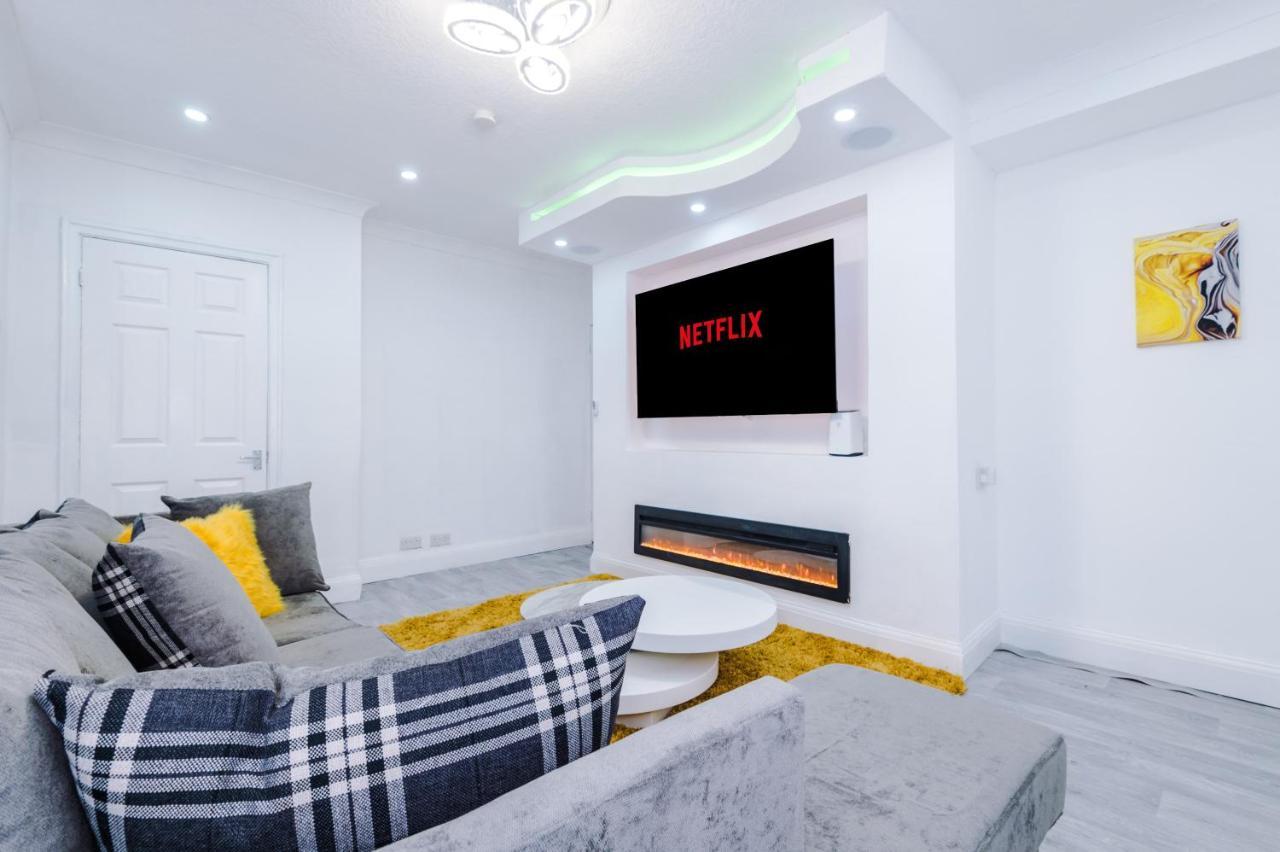 Nice Three Bedroom House In Apartment