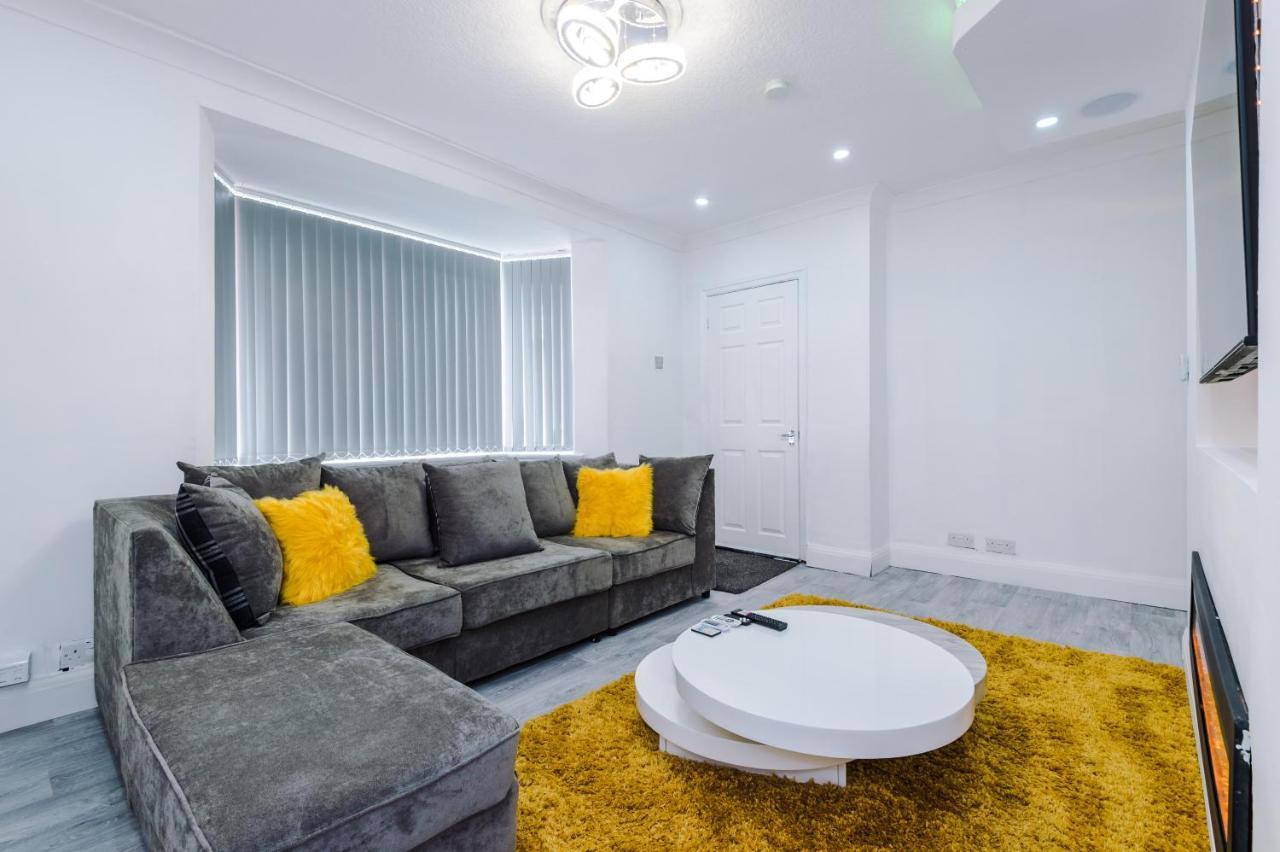 Nice Three Bedroom House In Apartment