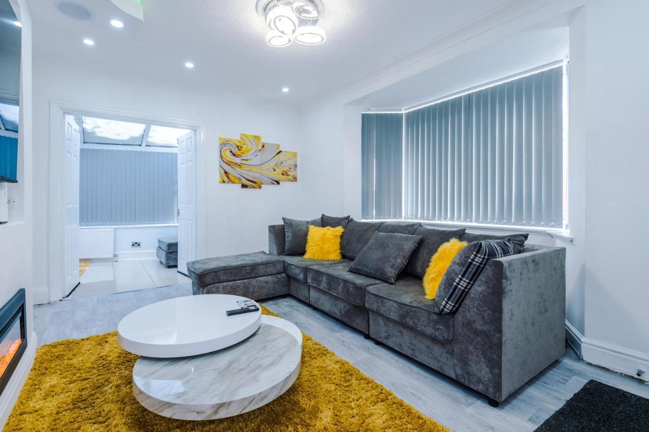 Nice Three Bedroom House In Apartment Manchester