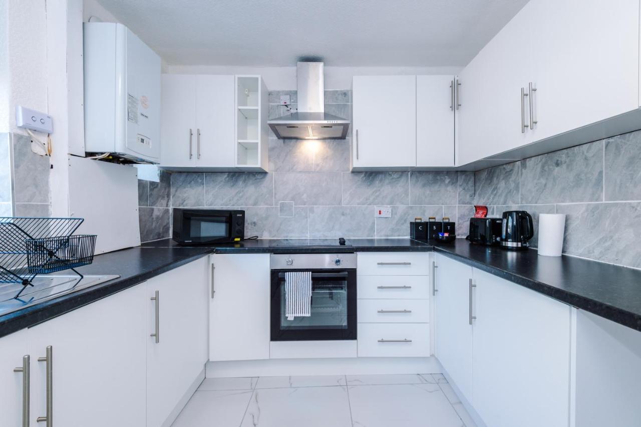 Apartment Nice Three Bedroom House In *