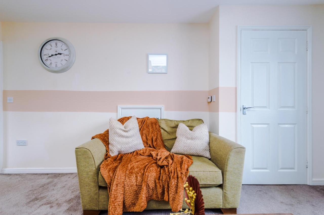Chic 2 Bed House With Garden & Free Parking *
