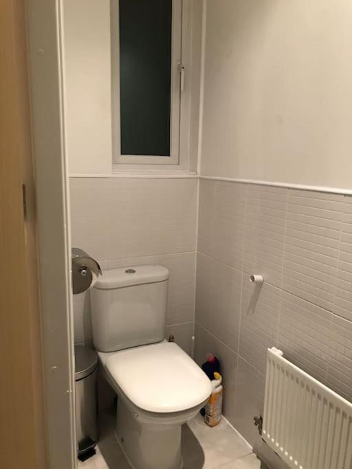Great House + Air Conditioning + Free Car Parking Holiday home Manchester