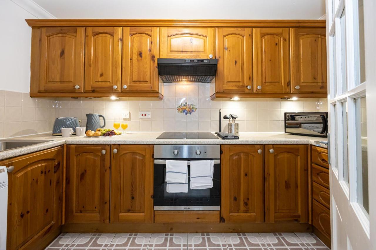 The Burton- Free Gated Parking Apartment Manchester