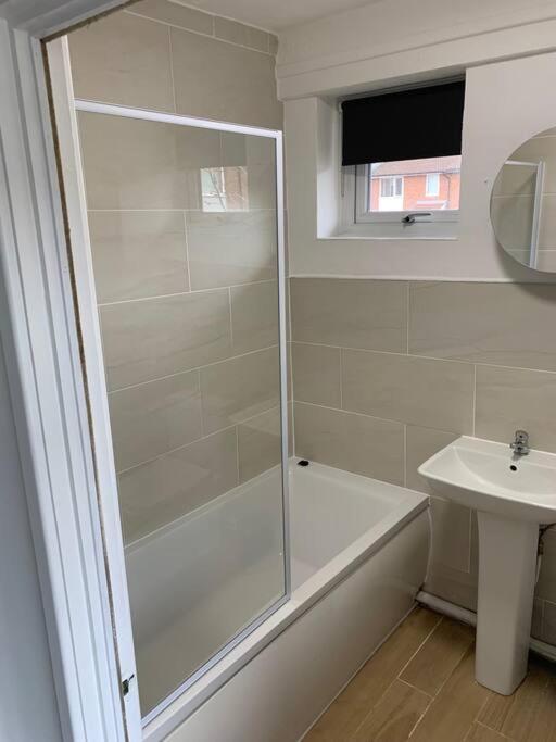 Contractor By Furnished Holiday home *