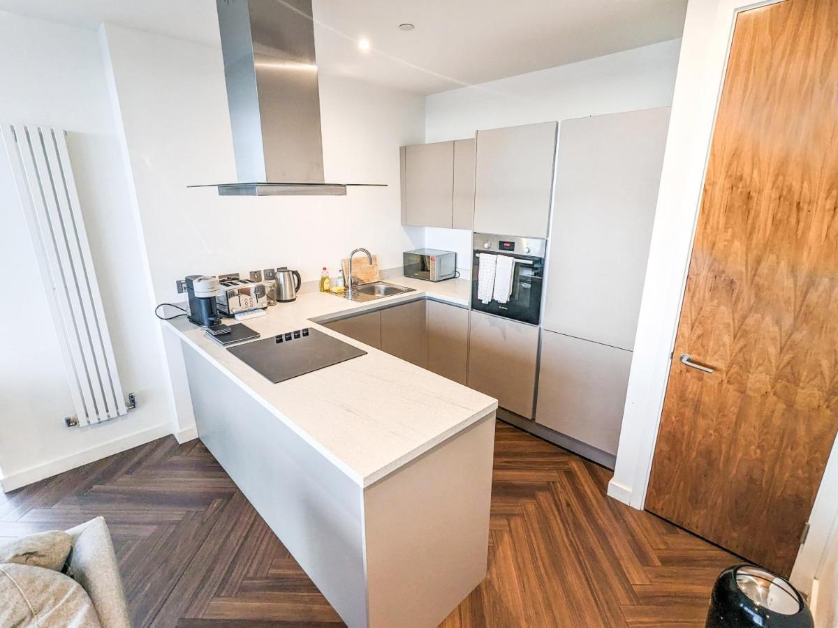 Waterfront Retreat: Modern 2-bed