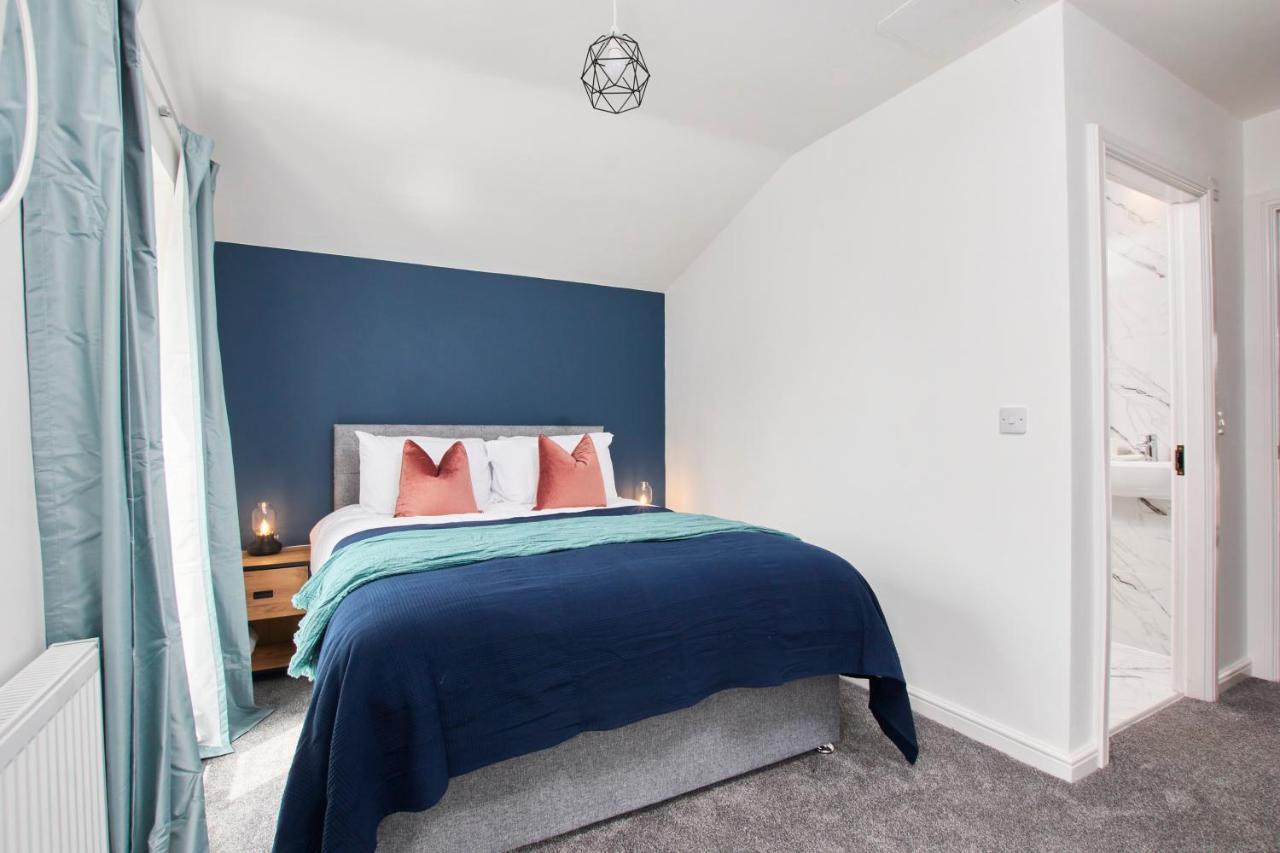Fabulous 5 Bed House W Parking *