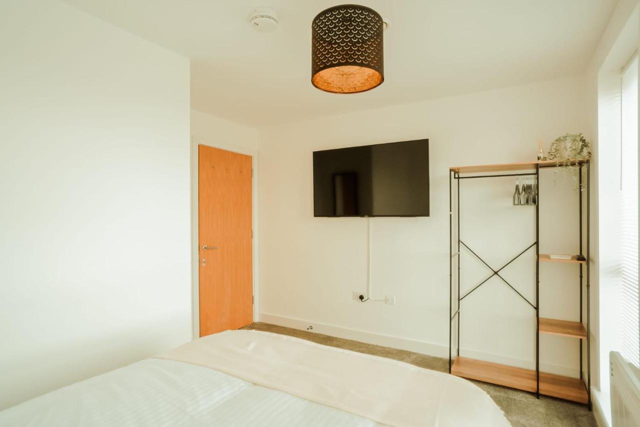 Chic 2 Bedroom Salford Quays The Lowry Apartment Manchester