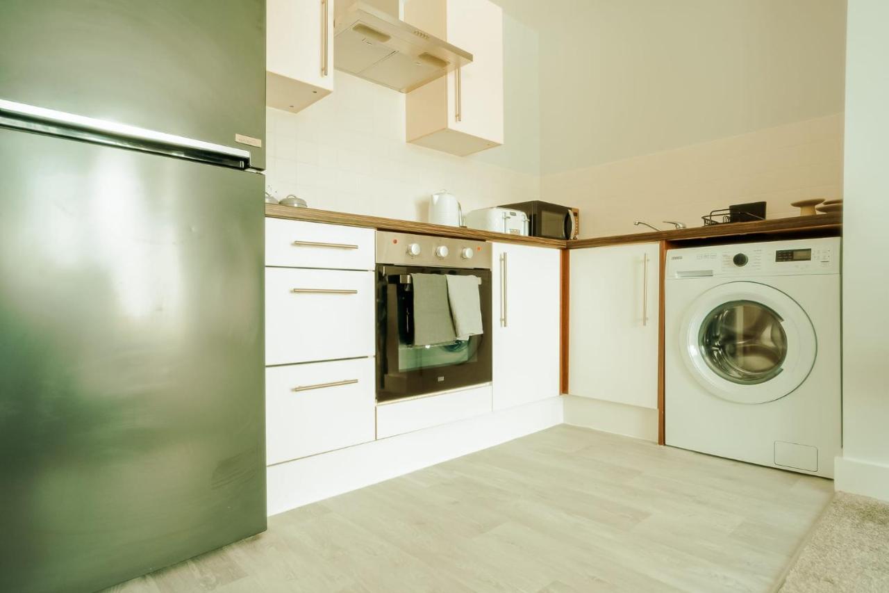 Chic 2 Bedroom Salford Quays The Lowry Apartment *