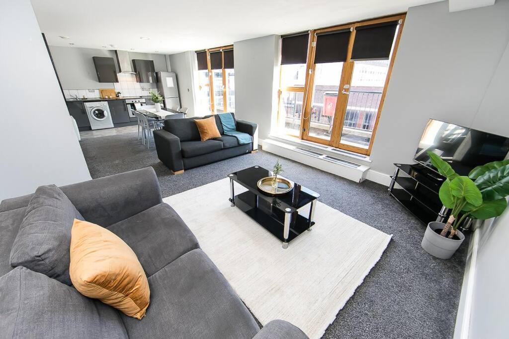 Floor 2 Bedroom Penthouse Apartment Manchester