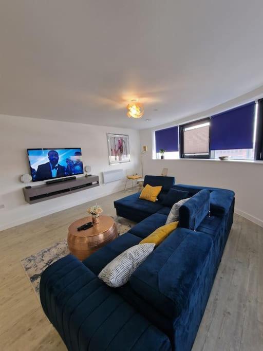 Luxury 2 Bed, 2 Bath - The Quays Apartment