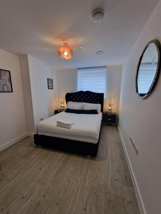 Luxury 2 Bed, 2 Bath - The Quays * Manchester