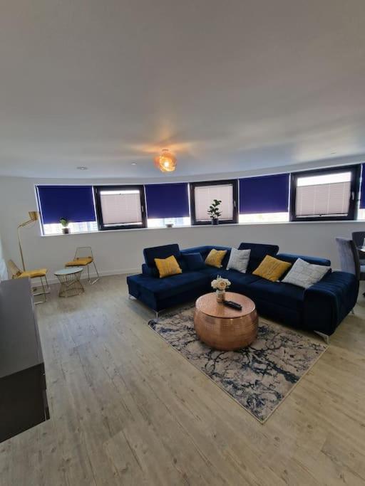 Luxury 2 Bed, 2 Bath - The Quays *