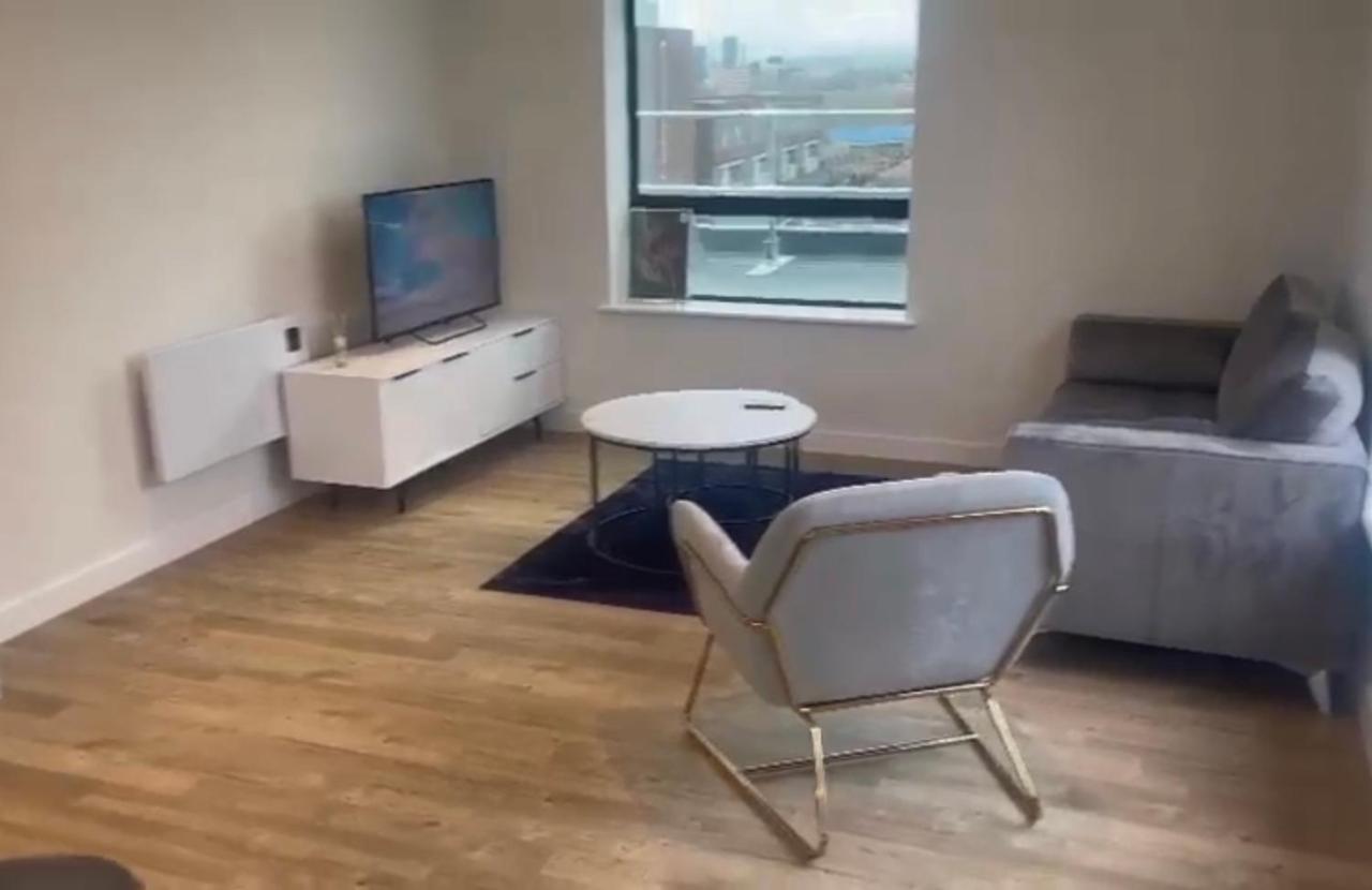 Affordable Two Bedroom Penthouse Close To Centre Old Trafford Apartment