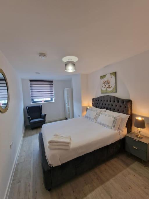 Luxury 2 Bed, 2 Bath - The Quays Apartment Manchester