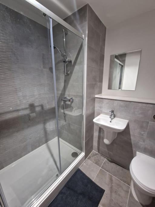 Luxury 2 Bed, 2 Bath - The Quays * Manchester