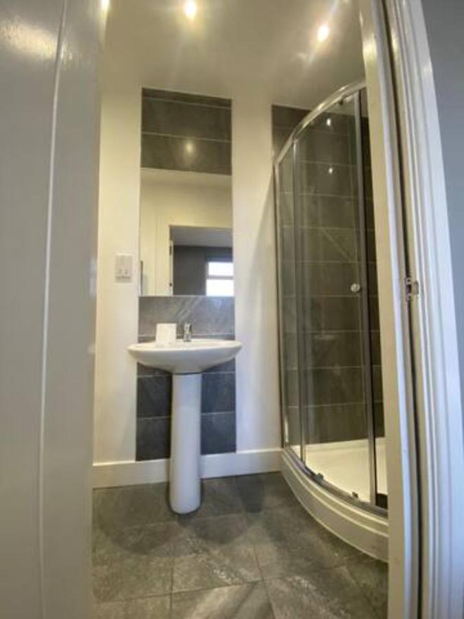 Extra Large 6 Bed 7 Bath Townhouse In Holiday home Manchester