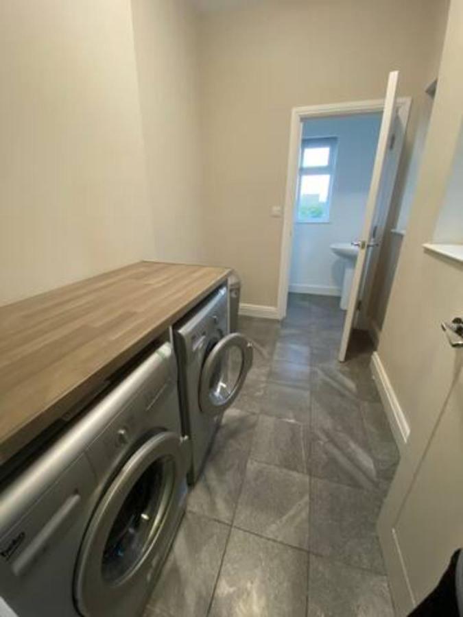 Extra Large 6 Bed 7 Bath Townhouse In Manchester