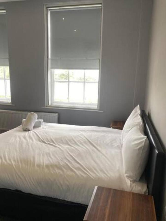 Extra Large 6 Bed 7 Bath Townhouse In