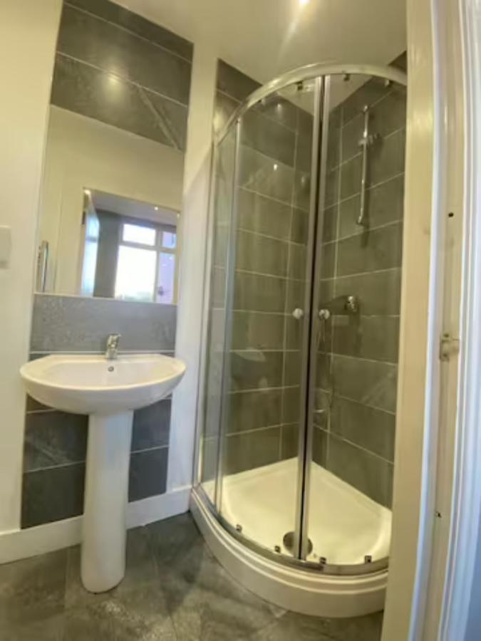 Extra Large 6 Bed 7 Bath Townhouse In