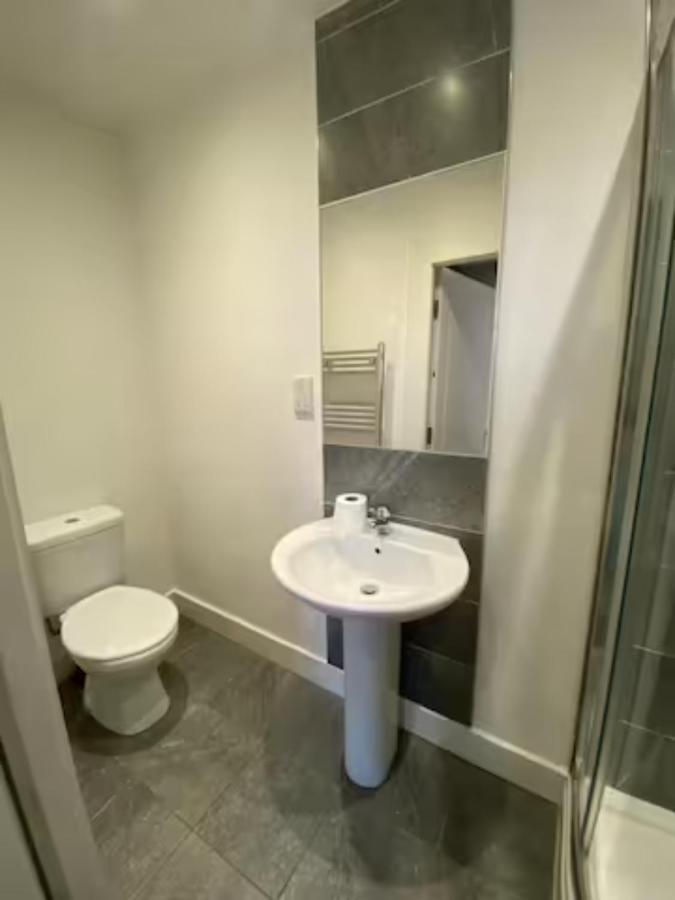 Extra Large 6 Bed 7 Bath Townhouse In Holiday home Manchester