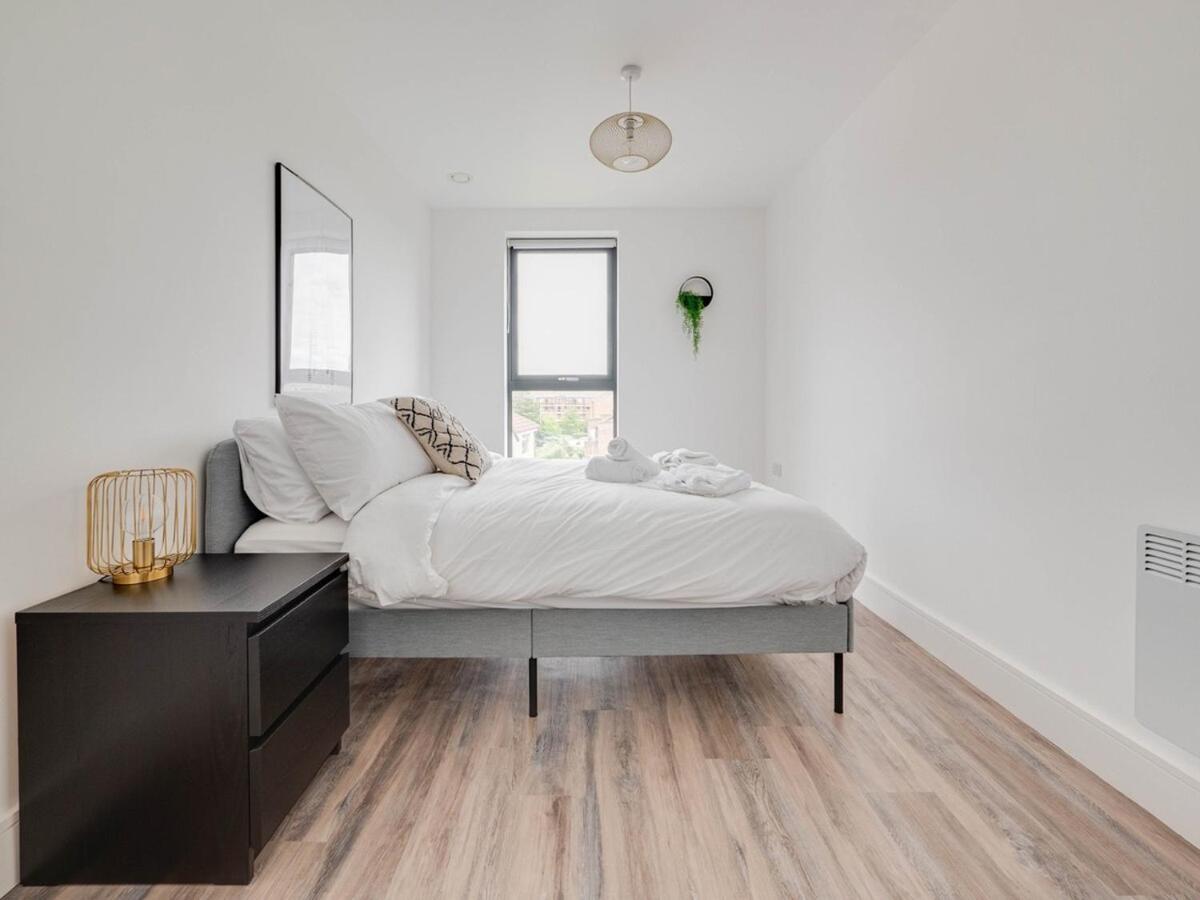 Modern 2 Bedroom Media City Manchester