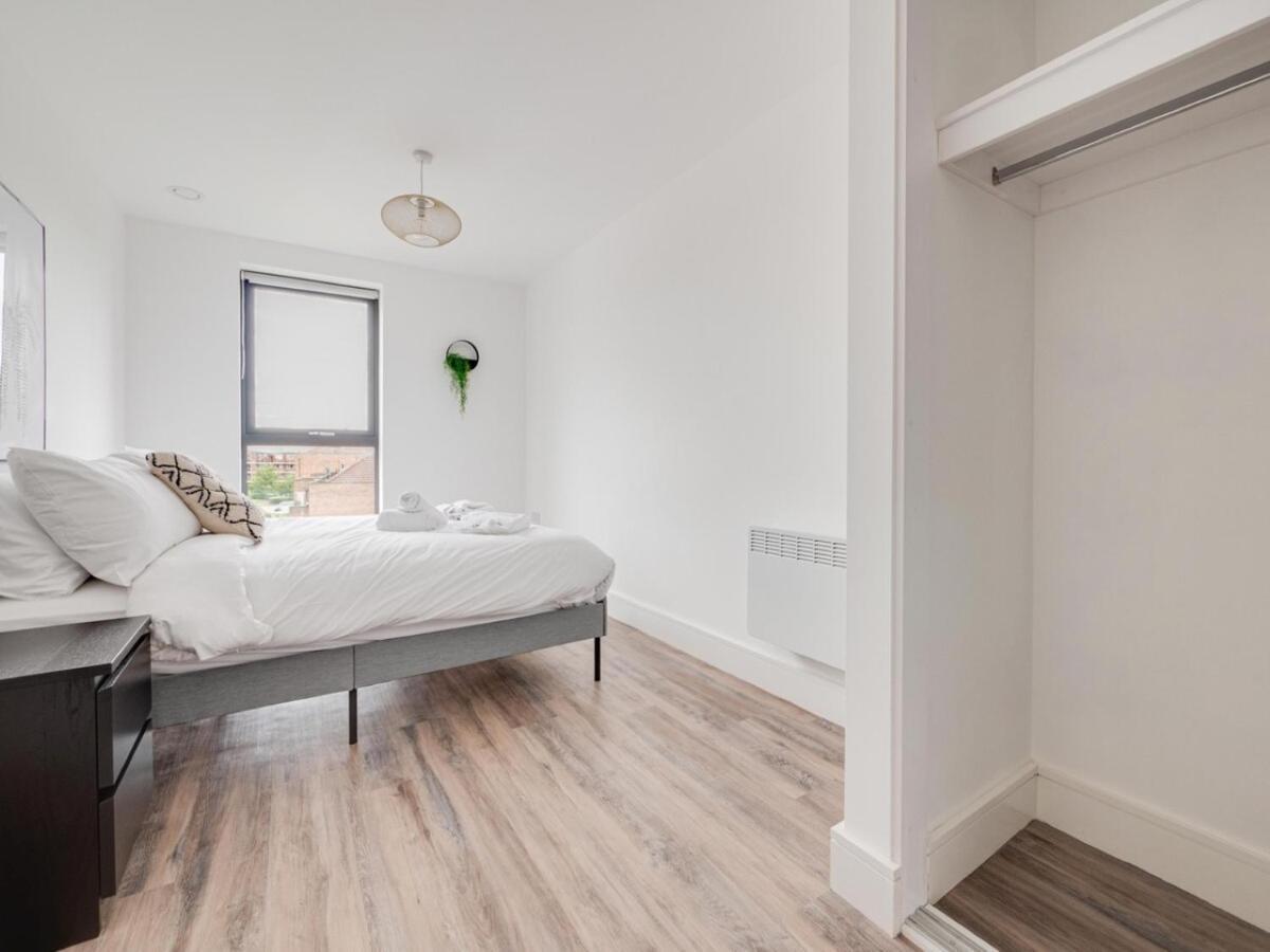 Modern 2 Bedroom Media City Manchester