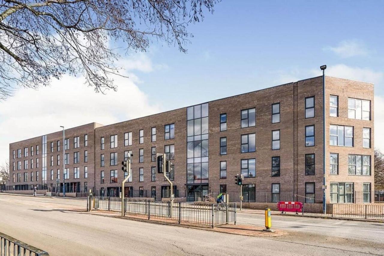 Modern 2 Bedroom Media City *