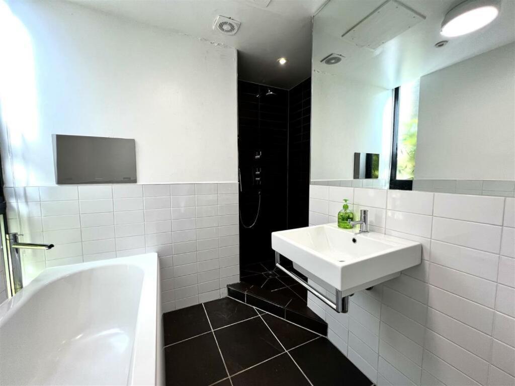 8 Woodsend, 135a Barlow Moor Road, Didsbury, M20 2pw Apartment