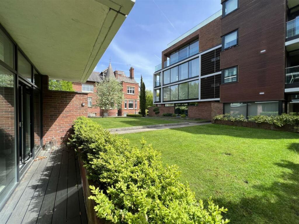 8 Woodsend, 135a Barlow Moor Road, Didsbury, M20 2pw Apartment