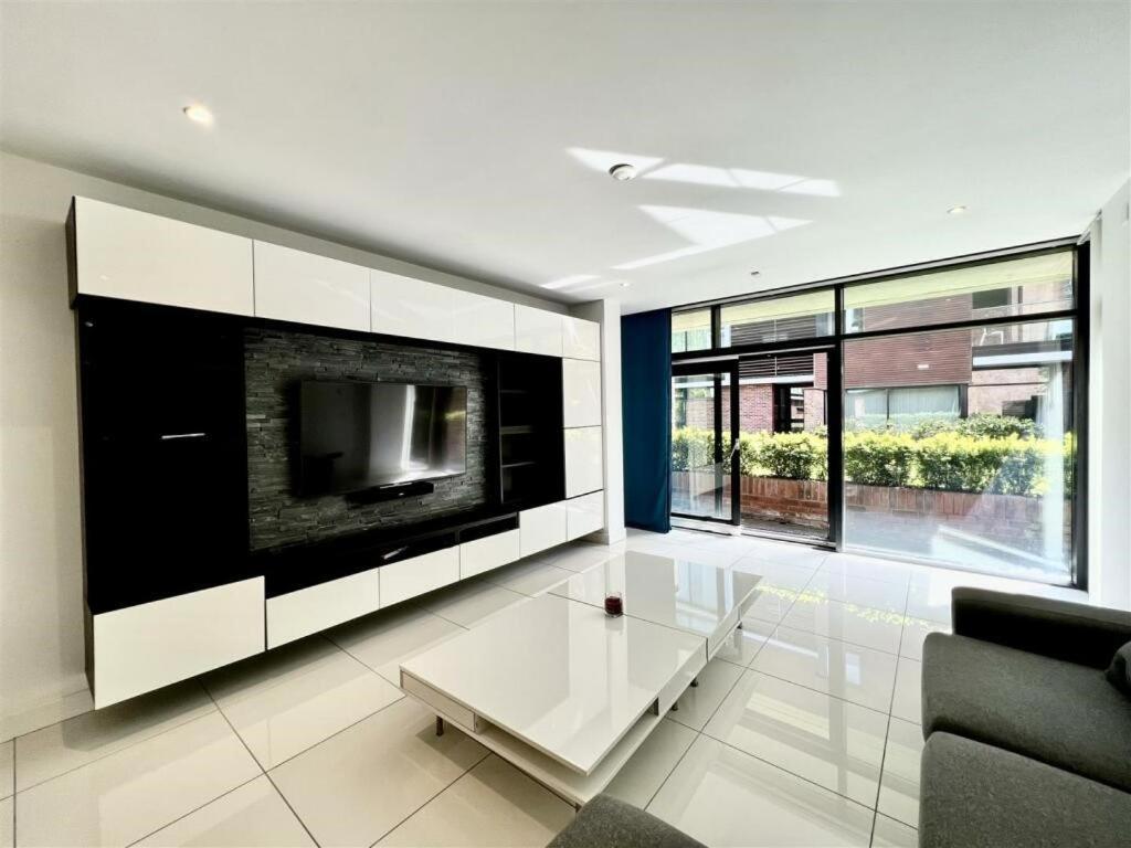 8 Woodsend, 135a Barlow Moor Road, Didsbury, M20 2pw Apartment *