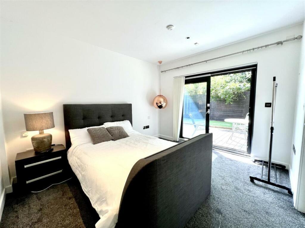 Apartment 8 Woodsend, 135a Barlow Moor Road, Didsbury, M20 2pw *