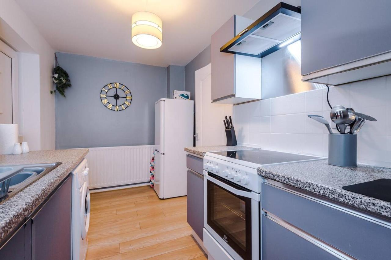 Stylish & Modern 2 Bed Close To Salford Quays * Manchester