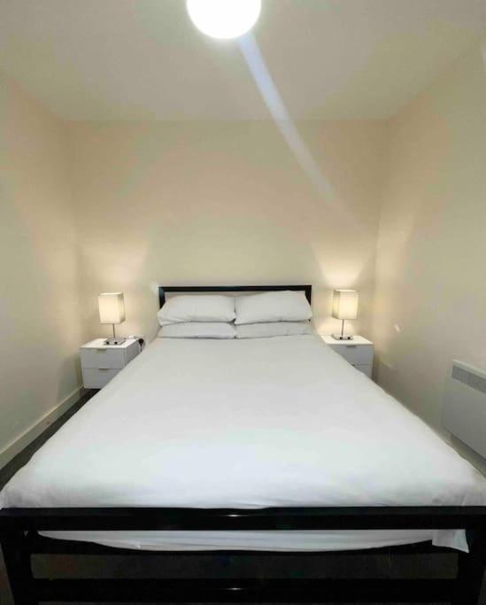 One Bedroom At Manchester, Old Trafford Apartment