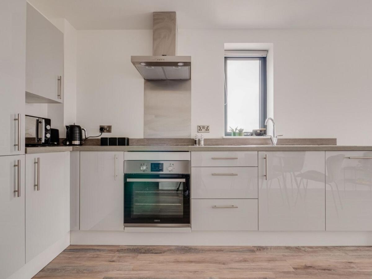 Modern 2 Bedroom Media City