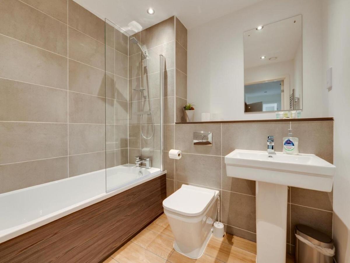 Modern 2 Bedroom Media City * Manchester