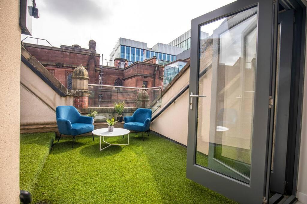Townhouse With Roof Terrace *