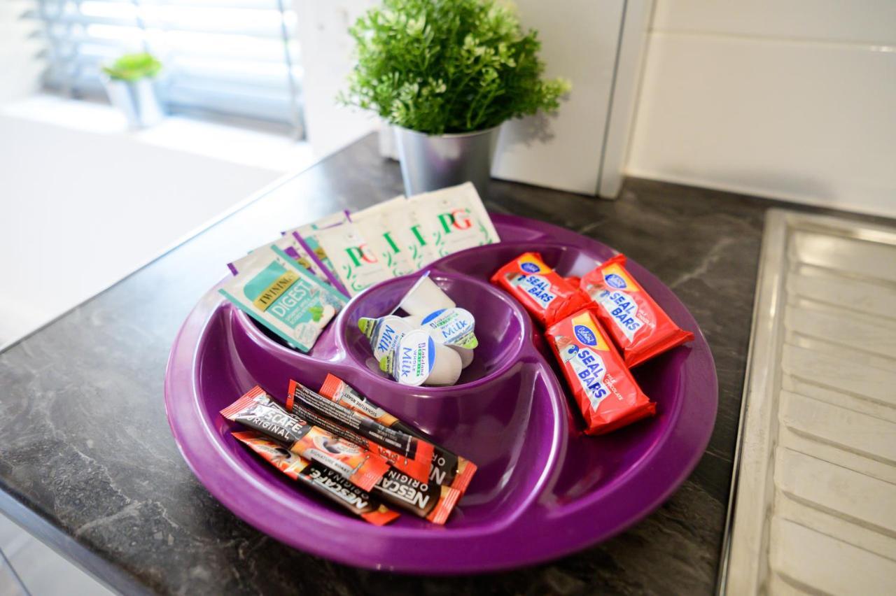 Apartment Purple Blossom, Cosy 2 Bed Apartment, Near Didsbury, Free Parking *