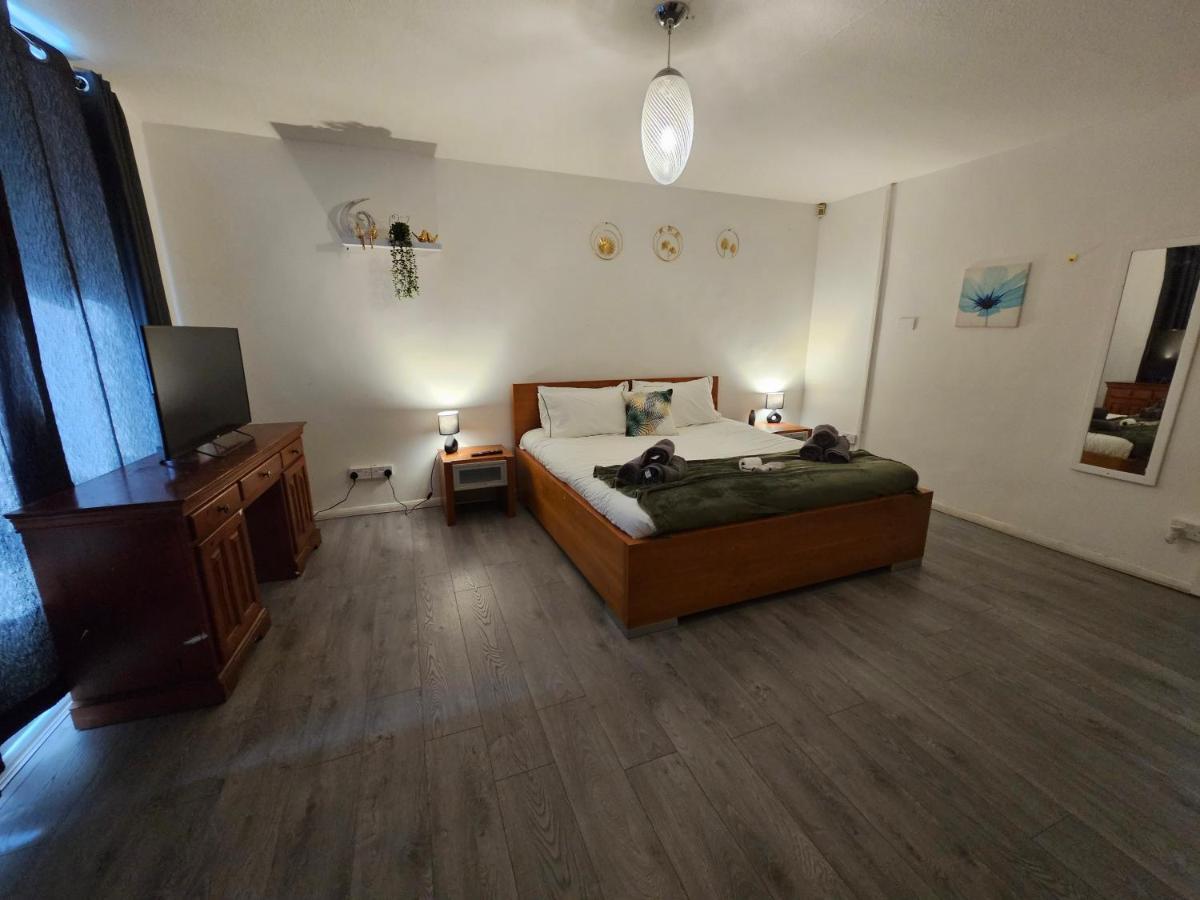 Homestay Spacious In The Centre Of The *