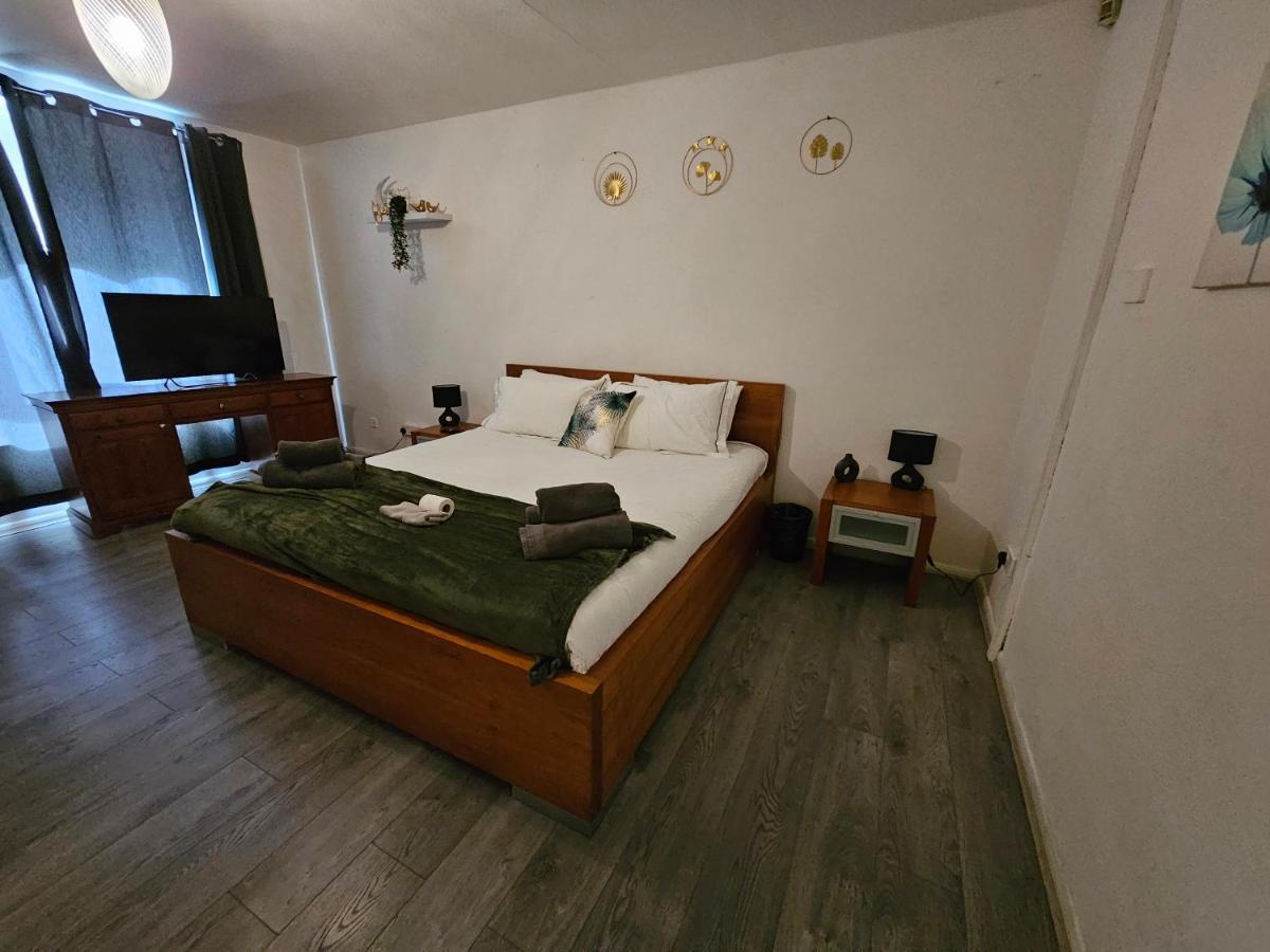 Spacious In The Centre Of The Homestay *
