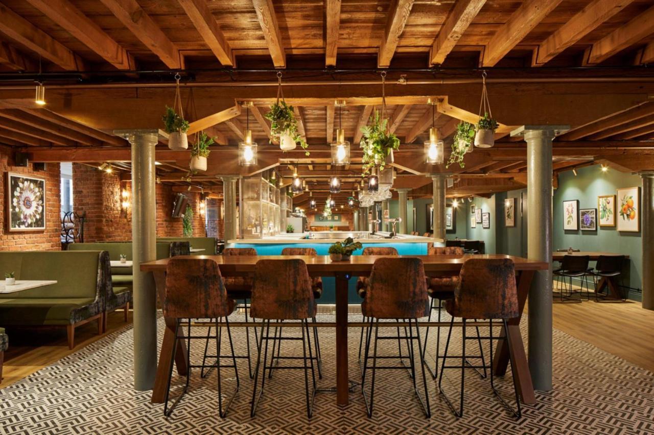 Marriott Victoria & Hotel 4*