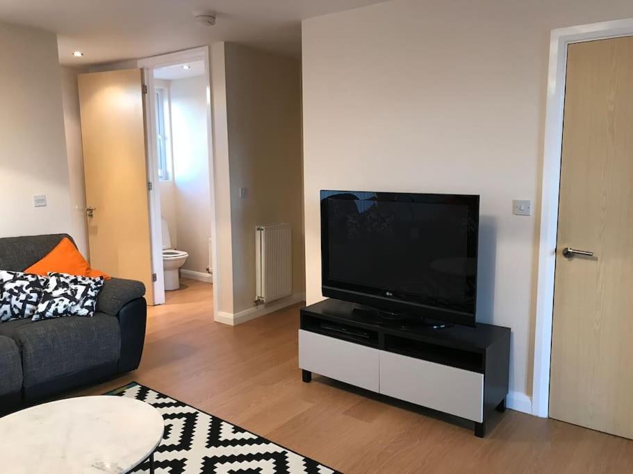 Nice House + Car Parking + Close To The City Centre Holiday home Manchester