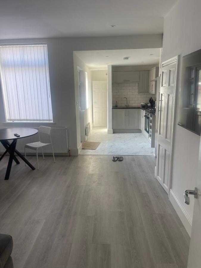 Apartment Flat 1 15 Woodland Road, M18 7hs