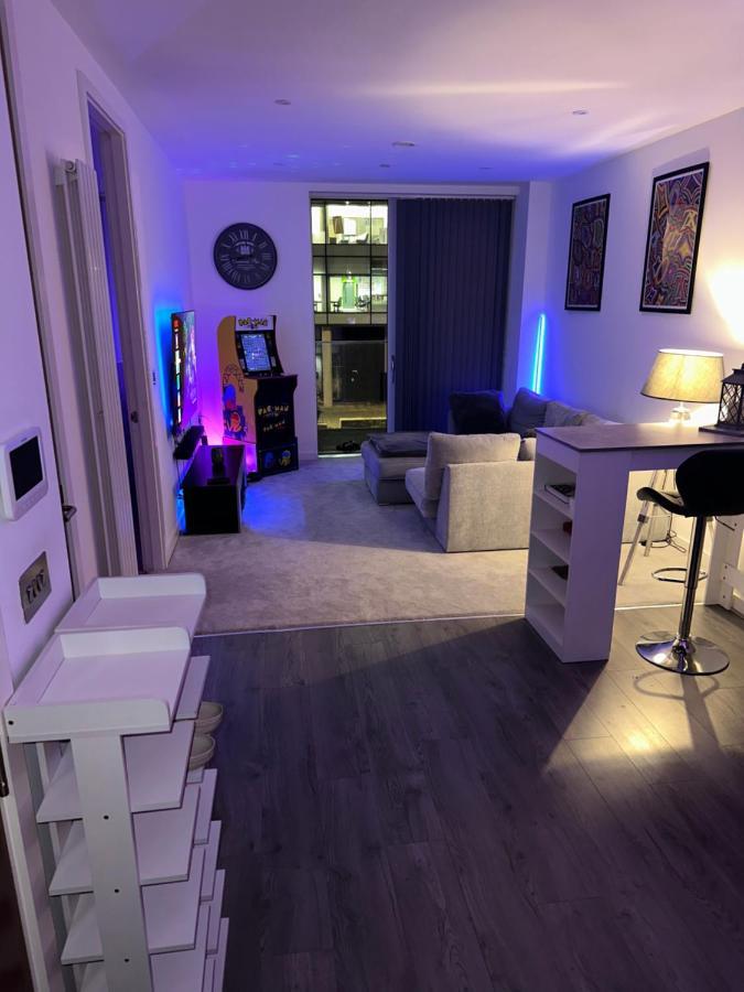 Luxury 1 Bedroom Media City Apartment *