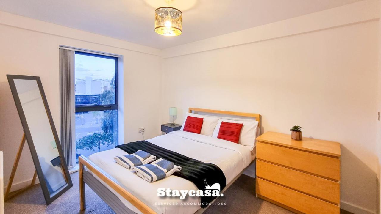 Bright Apt With Balcony & Secure Parking Manchester